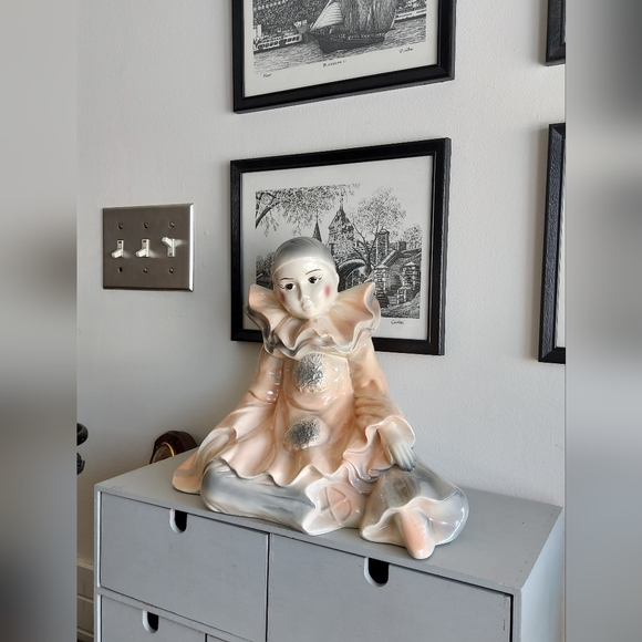 Pierrot, harlequin clown with ballet shoes. - Picture 4 of 13